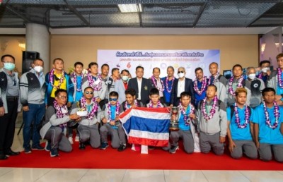 ต้อนรับอบอุ่น! แข้งฟุตบอลผู้พิการทางสายตาชุดประวัติศาสตร์ถึงไทย