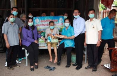 เทศบาลตำบลบ้านท่าหลวงนำคณะบริหาร พนักงาน เยี่ยมปลอบขวัญบ้านผู้สูงอายุ และผู้พิการ