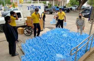 โรงน้ำแข็งวารีเทพบริจาคน้ำดื่ม 2.1 พันขวดให้ พม.ยโสธร มอบให้ผู้พิการผู้ด้อยโอกาส