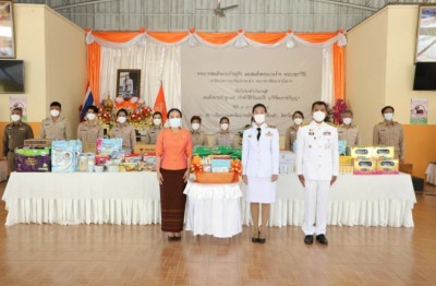 ในหลวง ราชินี พระราชทานเงิน สิ่งของแก่รพ. สถานสงเคราะห์ วันคล้ายวันประสูติเจ้าฟ้าสิริวัณณวรีฯ