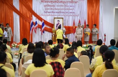 มูลนิธิคุณพุ่ม มอบทุนการศึกษาแก่เด็กพิเศษ ในจังหวัดจันทบุรีจำนวน 102 ทุน