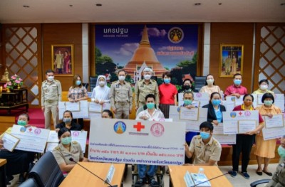 จังหวัดนครปฐม มอบเงินสนับสนุนช่วยเหลือคนพิการที่ได้รับผลกระทบจากการแพร่ระบาดของโรคติดเชื้อไวรัสโคโรนา 2109