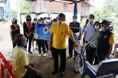 พมจ.สิงห์บุรี จัดโครงการบ้านน่านอนเมืองน่าอยู่ พัฒนาที่อยู่อาศัยผู้สูงอายุและพิการ