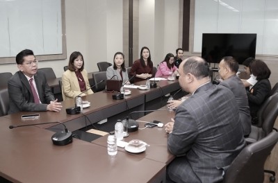 ศูนย์บริการนักศึกษาพิการ มธ. ร่วมมือ ศาลอาญาธนบุรี ทำเอกสารทางคดีเป็นอักษรเบรลล์ให้แก่ผู้พิการทางการเห็น