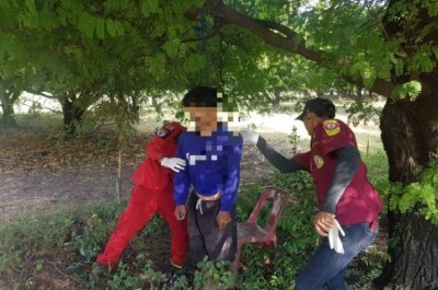 เมียไม่เชื่อผัวพิการผูกคอดับ สงสัยถูกจับแขวนฆ่าอำพราง