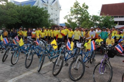 ราชบุรีต้อนคณะปั่นด้วยรัก ภักดีพ่อหลวง ของนักปั่นพิการทางสายตา