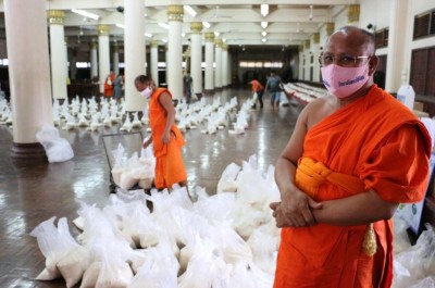 หลังจากนี้ต้องพึ่งตนเองแล้วนะ! 'โรงทานวัดท่าหลวงพิจิตร' จบภารกิจแจกอาหารคนยากจน ประกาศปิดโรงทาน 30 เม.ย.63