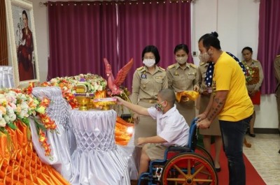 อยุธยา จัดพิธีมอบทุนสนับสนุนการศึกษามูลนิธิคุณพุ่ม เพื่อสนับสนุนการพัฒนาเด็กและเยาวชนพิการ