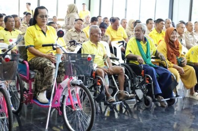 สตูลจัดพิธีมอบกายอุปกรณ์ช่วยเหลือคนพิการ เฉลิมพระเกียรติ