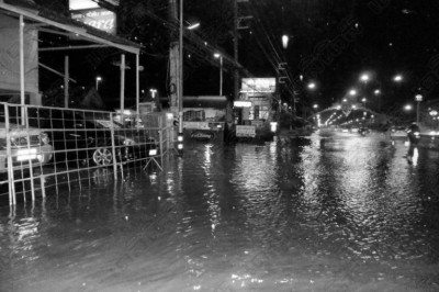 ชาวหัวหินโวยฝนตกน้ำท่วมขัง เหตุคลองสาธารณะถูกถม