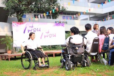 สบทบทุนจากการจัดงาน 'ศิลป์แสง แห่งแรงบันดาลใจ' แก่ 7 มูลนิธิดัง