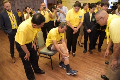 มอบกายอุปกรณ์สำหรับผู้พิการ เนื่องในโอกาสมหามงคลพระราชพิธีบรมราชาภิเษก