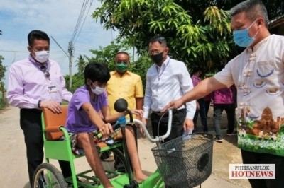 อบจ.พิษณุโลกมอบรถสามล้อโยกช่วยเหลือผู้พิการ 3 รายในอ.บางระกำ ให้มีคุณภาพชีวิตที่ดีขึ้น