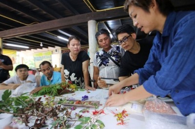 ‘มจธ.’ร่วมเสริมทักษะอาชีพ‘คนพิการ’ เพิ่มคุณค่าผลิตภัณฑ์‘ผงสีธรรมชาติจากพืช’