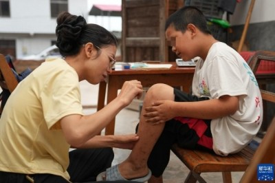 พ่อลูกผู้มุ่งมั่นในการสอนเด็กพิการ