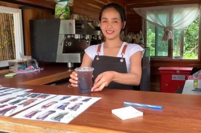 สาวพิการทางการได้ยิน สู้ชีวิตเปิดร้านขายน้ำ ใช้วิธีอ่านปากลูกค้ารับออเดอร์