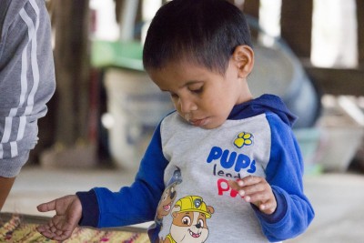 ชีวิตเลือกเกิดไม่ได้ !! “น้องบาส” เด็ก 7 ขวบ พิการสมอง-เดินไม่ได้ อาศัยอยู่กับยาย ทุกข์ซ้ำแม่ตกงาน ครอบครัวยากจนไร้ที่พึ่ง หวังผู้ใจบุญเมตตา