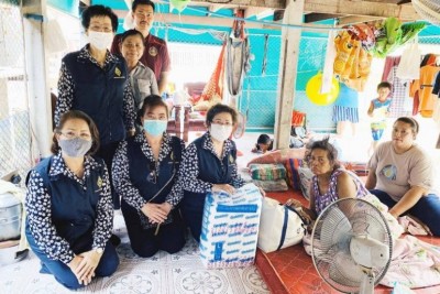 น้ำใจ!เหล่ากาชาดร่วมแม่บ้านมหาดไทย เยี่ยมผู้พิการยากไร้