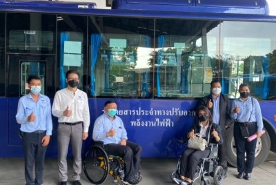 “ไทย สมาย บัส” รถพลังงานไฟฟ้า 100 % ทดสอบการใช้งานให้บริการ “คนพิการ”