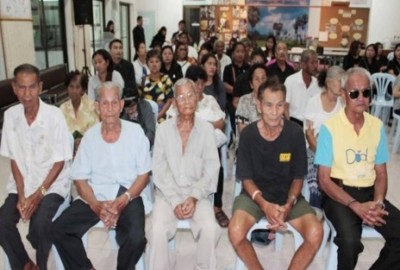 รองผู้ว่าฯกาญจนบุรีเป็นประธานมอบเก้าอี้สุขาพาสุข 500 ชุด ให้กับผู้สูงอายุ ผู้พิการและผู้ป่วย ถวายเป็นพระราชกุศล แด่ “รัชกาลที่9”