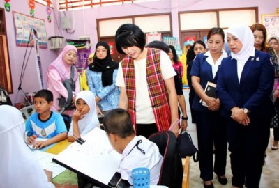 ผู้แทนมูลนิธิเทคโนโลยีสารสนเทศตามพระราชดำริ สมเด็จพระเทพรัตนราชสุดาฯ สยามบรมราชกุมารี