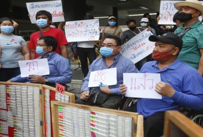 คนพิการร้อง"ลุงตู่"เปิดจุดขายสลากตามห้างปั๊มน้ำมันและตลาดสด