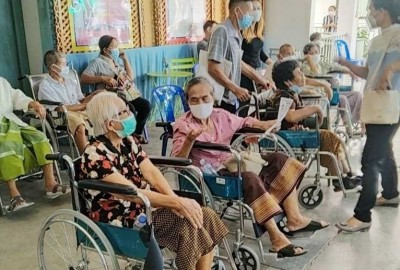 ‘รพ.น่าน’เปิดฉีดวัคซีนซิโนฟาร์มเข็มแรก สำหรับคนพิการ-ผู้สูงอายุ 70 ปีขึ้นไป