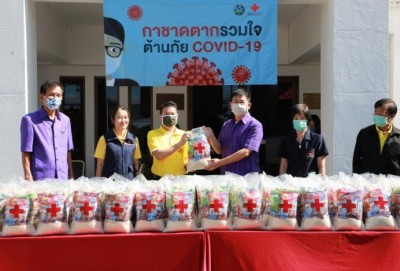 "เหล่ากาชาดตาก" จัดพิธีมอบถุงยังชีพให้แก่ผู้พิการทางการมองเห็น