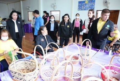 นฤมล สานฝันคนพิการจังหวัดน่าน สร้างอาชีพ มีรายได้ ขับเคลื่อนไทยไปด้วยกัน
