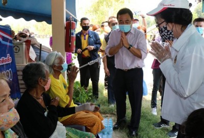 พ่อเมืองกาญจน์-นายกเหล่ากาชาด เน้นย้ำให้ท้องถิ่นนำถุงยังชีพไปแจกให้กับผู้ได้รับผลกระทบโควิด-19