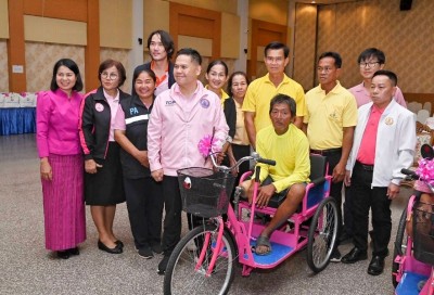 "วราวุธ" นำทีม พม. มอบกายอุปกรณ์ช่วยเหลือคนพิการจังหวัดร้อยเอ็ด โครงการเฉลิมพระเกียรติพระบาทสมเด็จพระเจ้าอยู่หัว