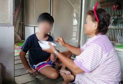 กัดฟันสู้ดูแล'หลานสาวพิการ' วิบากกรรม'ยาย'ใจทรหด