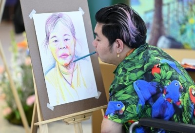 พลังแห่งจินตนาการ ของ 'ศิลปินพิการหัวใจแกร่ง' สู่ผลงานภาพวาด 'ศิลป์สวย หัวใจหิน' เพื่อผู้ด้อยโอกาส