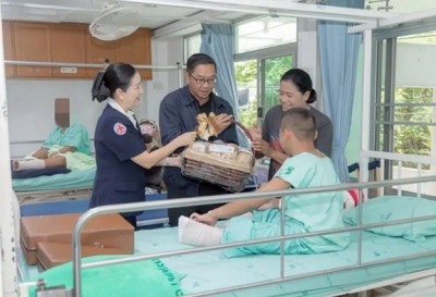 ผู้ว่าฯ เพชรบุรี-นายกเหล่ากาชาดฯ เยี่ยมให้กำลังใจผู้ป่วยเด็กพิการทางสังคม