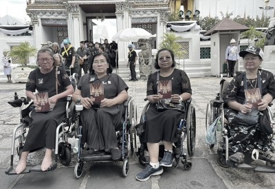 'ศาสนิกชน5ศาสนา-กลุ่มชาติพันธุ์-ผู้พิการ' เข้ากราบถวายความอาลัยพระบรมศพ‘สมเด็จพระพันปีหลวง’