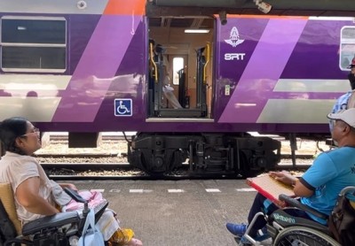 เครือข่ายผู้พิการจังหวัดตรังโวยการรถไฟฯ เอาที่นั่งตู้โดยสารพิเศษไปขายคนทั่วไป