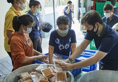 การตลาด เอ็มเคฯสนับสนุนวัตถุดิบทำอาหารกว่า 8,000 กิโลกรัมต่อสัปดาห์