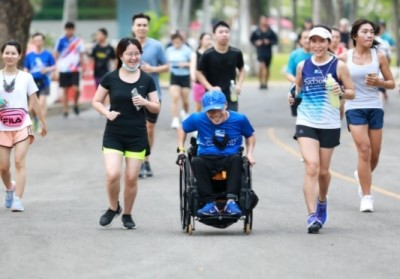 'เพื่อนพาวิ่ง' จุดนับพบสร้างมิตรภาพกับคนพิการ