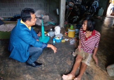 ชีวิตสุดน่าเวทนา 2 สามีภรรยาพิการ ที่รอการช่วยเหลือ กินข้าวบูดเน่าในหม้อข้าวที่มีกลิ่นเหม็นบูด