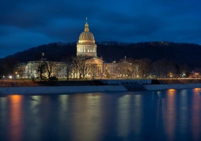 รัฐ West Virginia เตรียมให้คนพิการโหวตเลือกประธานาธิบดีผ่านสมาร์ทโฟนได้