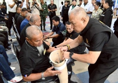 ผอ.อผศ. ลงพื้นที่สงขลา มอบกายอุปกรณ์ช่วยเหลือทหารผ่านศึกพิการ 85 นาย