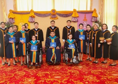 สมเด็จพระเทพฯ เสด็จลงมาพระราชทานปริญญาบัตร บัณฑิตผู้พิการ ม.รามฯ เป็นกรณีพิเศษ