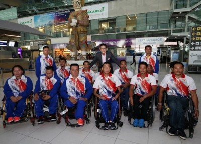 จุตินันท์ ภิรมย์ภักดี ประธานคณะกรรมการพาราลิมปิกแห่งประเทศไทย มาร่วมส่งและให้กำลังใจนักกีฬาคนพิการทีมชาติไทย