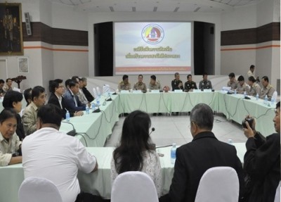 ผู้ว่าฯโคราชเรียกประชุมกลุ่มการเมืองสร้างปรองดอง
