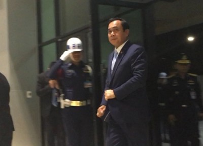 นายกฯเป็นปธ.บรรจุเครื่องบินSSJ100LRเข้าประจำการ