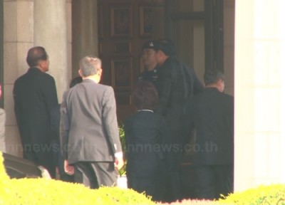 นายกฯเข้าทำเนียบเตรียมประชุมนบข.ช่วยนาปรัง