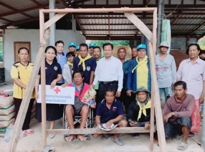 ชาว ตำบลคูตัน อ.กาบเชิง ร่วมใจซ่อมแซมและต่อเติมบ้านผู้ยากไร้และพิการ นายไสว เสนานิคม