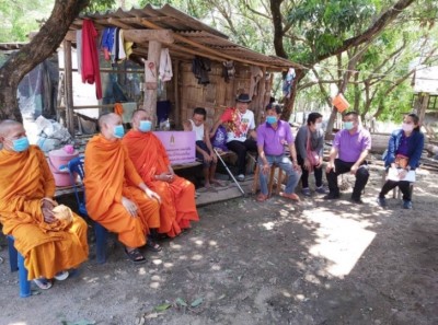 พระคิลานุปัฏฐากอ.แม่แจ่ม และวัฒนธรรมเชียงใหม่ มอบถุงยังชีพผู้พิการ 6 ชุมชนอำเภอแม่แจ่ม