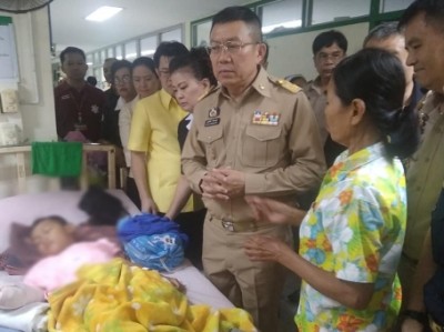 ผู้ว่า ฯ ขอนแก่น สั่งการเจ้าหน้าที่ตรวจสอบร้านจำหน่ายประทัด ดอกไม้ไฟ อย่างเข้มงวดป้องกันเหตุร้าย พร้อมฝากเตือนผู้ปกครองดูแลลูกหลานอย่างใกล้ชิด