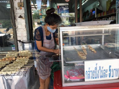 กล้วยปิ้งไม้ละ 5 บาท ซื้อง่าย ขายคล่อง วันละ 200 ไม้ ไม่พอขาย